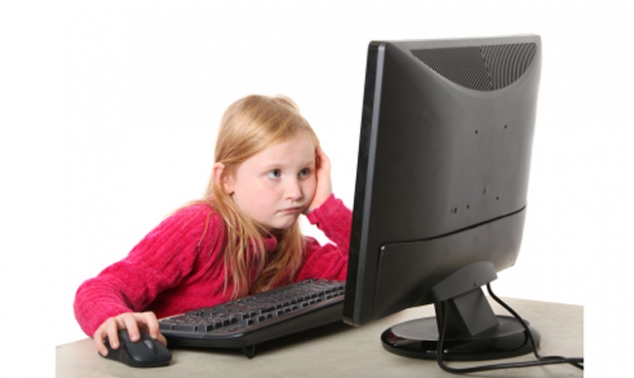 Copiii de azi, prinși în capcanele internetului