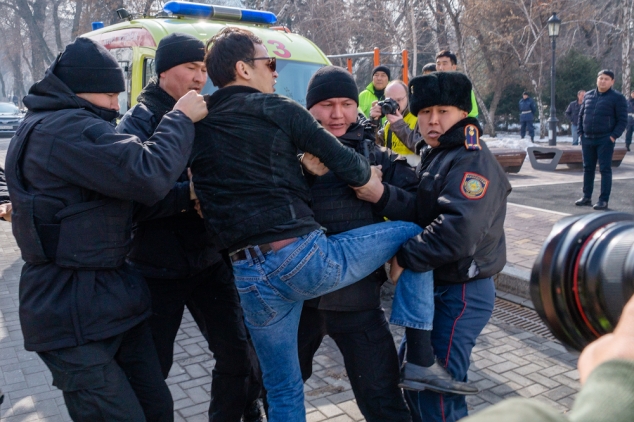 PROTESTE în Kazahstan împotriva creșterii prețurilor la gaze - VIDEO