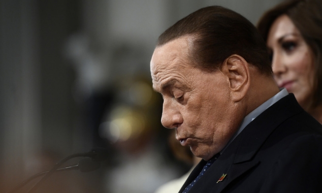Fostul premier Silvio Berlusconi renunţă să candideze la președinția Italiei