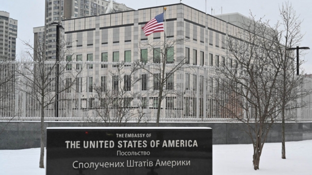 SUA și Marea Britanie au început retragerea personalului de la ambasadele din Ucraina. UE: „Nu ar trebui să dramatizăm situaţia”
