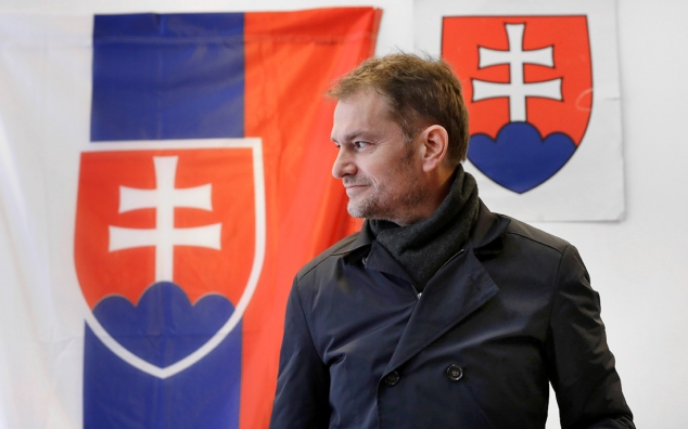 Премьер Словакии подал в отставку из-за скандала с российской вакциной