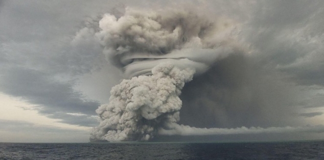 VIDEO/ Cum s-a văzut din spațiu erupția vulcanului subavcatic din Tonga. Forța exploziei, estimată cât 1.000 de bombe de la Hiroshima