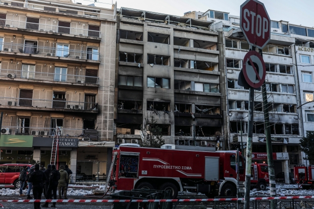 VIDEO/ Explozie urmată de un incendiu puternic, în centrul Atenei: O persoană a fost rănită iar mai clădiri au fost grav avariate