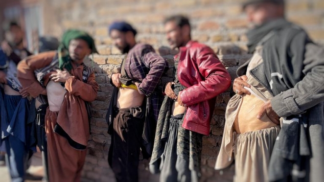 VIDEO/ Ca să nu moară de foame, afganii își vând rinichii. Familia care a rămas fără organe își vinde acum și copiii